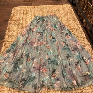 Chic Wish floral skirt size small worn once